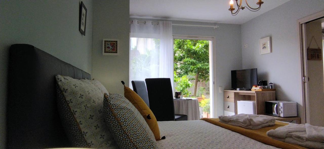 Bed and Breakfast Fleurs De Cosmos Albi Esterno foto